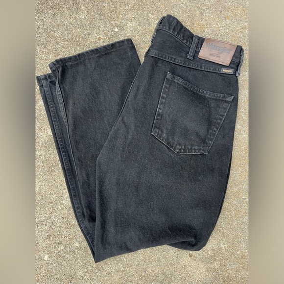 Regular Fit Black Wrangler Jeans - Picture 9 of 9